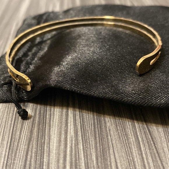 18K Hammered bangle bracelet - Picture 2 of 3